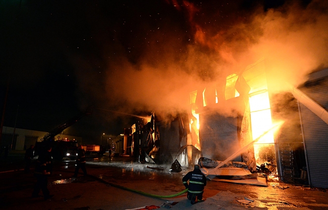 Sebze meyve halinde yangın çıktı